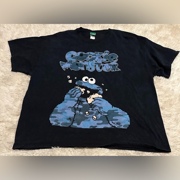 Black Camouflage Themed Cookie Monster Graphic T-Shirt Size Medium EUC - Picture 1 of 5